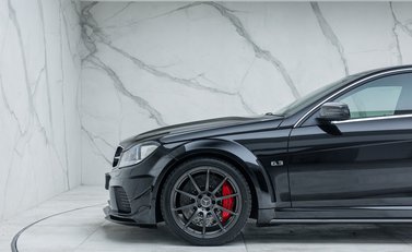 Mercedes-Benz C63 AMG BLACK SERIES 41