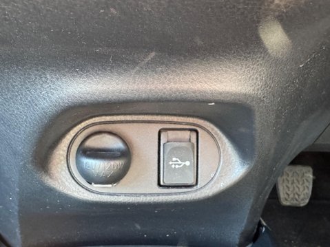 Toyota Yaris 1.33 Dual VVT-i Design Euro 6 5dr 18