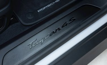 Porsche Taycan 4S 22