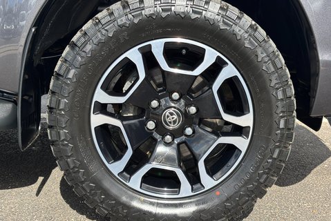 Toyota Hilux Invincible 4WD Auto 2.8 D-4D Double Cab Pickup - Pegasus Canopy 32