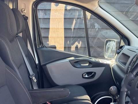 Renault Trafic 1.6 Trafic LL29 Sport Nav dCi 38