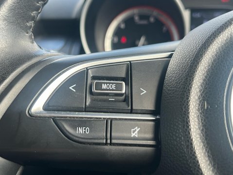 Suzuki Swift SZ5 DUALJET ALLGRIP MHEV 38