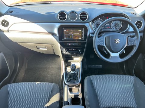 Suzuki Vitara SZ-T BOOSTERJET MHEV 10