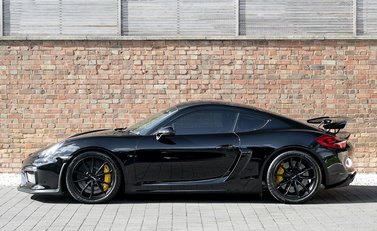 Porsche Cayman GT4 2