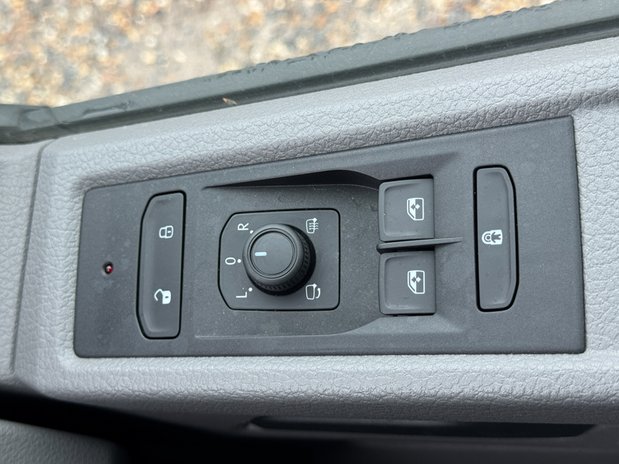 Volkswagen Transporter Crew Cab SWB L1H1 T30 Tdi Kombi Highline Auto Air Con Sensors SELECT 25