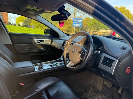 Jaguar XF 2.2 XF Luxury D Auto 5dr 13