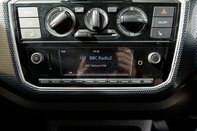 Volkswagen Up R-LINE 22