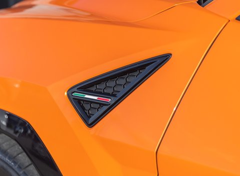 Lamborghini Urus Pearl Capsule 29
