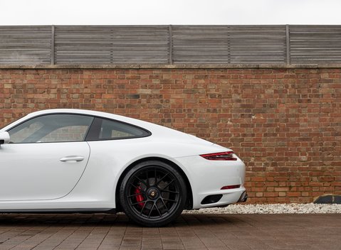Porsche 911 Carrera GTS (991.2) 28