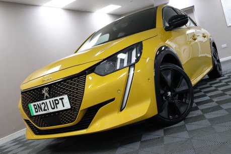 Peugeot e-208 GT PREMIUM 33