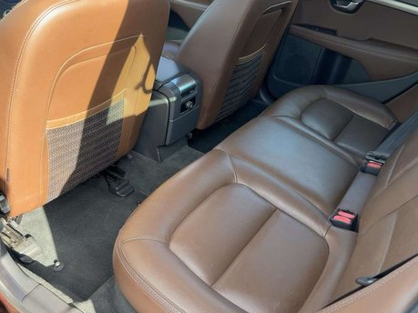 Volvo XC70 2.4 XC70 SE Luxury D5 AWD Auto 4WD 5dr 11