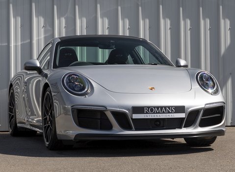 Porsche 911 Carrera GTS (991.2) 1