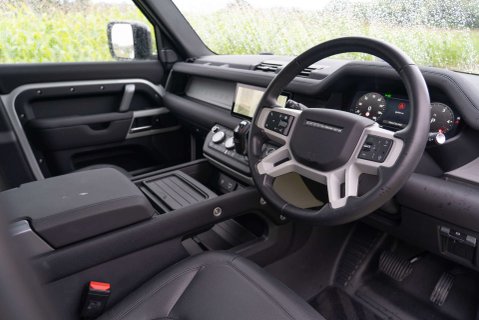 Land Rover Defender D250 SE County Edition 10