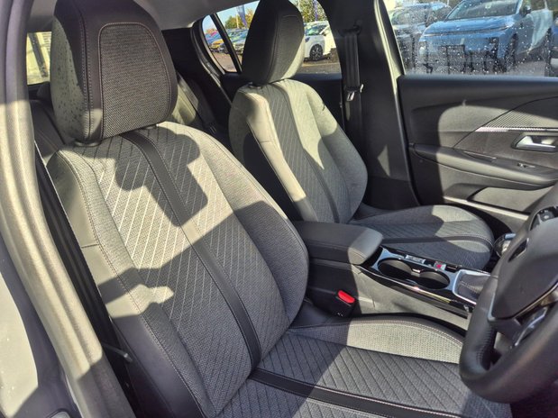Peugeot 208 PURETECH ALLURE S/S 10