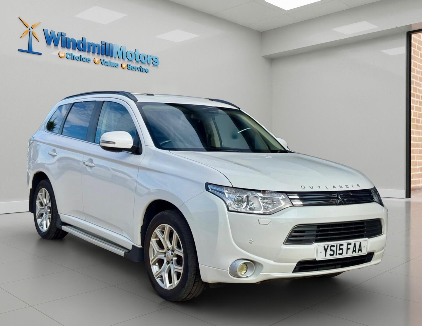2015 Mitsubishi Outlander — image 1