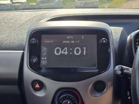 Toyota Aygo 1.0 VVT-i x-play Hatchback 5dr Petrol x-shift Euro 6 (Safety Sense) (71 ps) 37