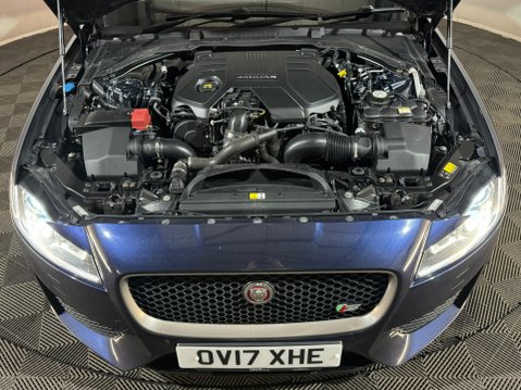 Jaguar XF D V6 S 10
