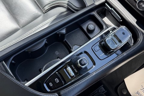 Volvo XC90 B5 INSCRIPTION PRO AWD -B&W -XENIUM PK -PAN ROOF -22S -SURROUND CAMERAS 76