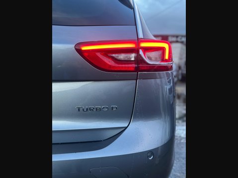 Vauxhall Insignia 2.0 Turbo D BlueInjection Elite Nav Sports Tourer Auto Euro 6 (s/s) 5dr 8