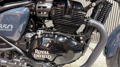 Royal Enfield Shotgun 2025 ONLY 2K GREAT CONDITION MOT 2028 LARGE TOP BOX 21
