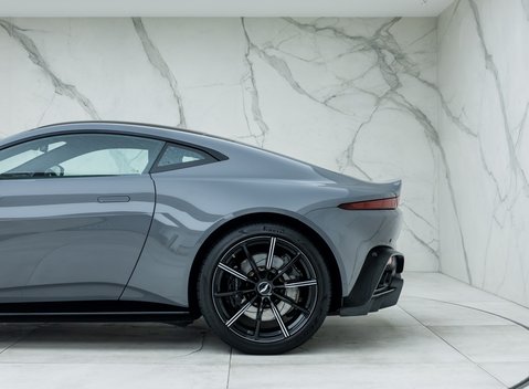 Aston Martin Vantage 30