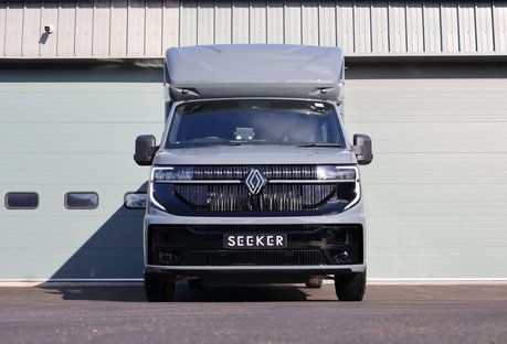 Renault Master DEMO MODEL 3.5 TON ADVANCE 150 AUTO STALLION BUILD SEEKER HORSEBOX REAR BED