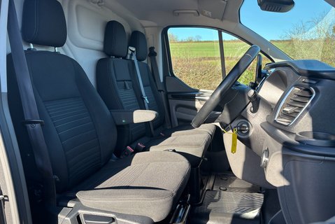 Ford Transit Custom 300 L2 H2 Limited 130 ps Panel Van 4