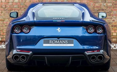 Ferrari 812 Superfast 5