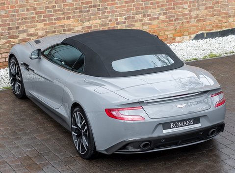 Aston Martin Vanquish Volante 10