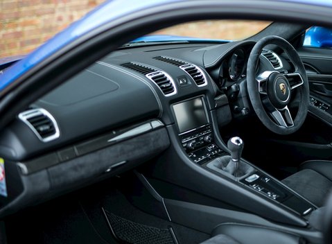 Porsche Cayman GT4 14