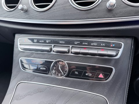 Mercedes-Benz E Class E 200 AMG LINE ESTATE 27
