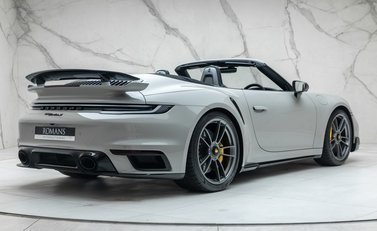 Porsche 911 Turbo S Cabriolet (992) 8