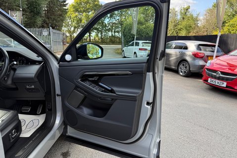 Land Rover Range Rover Evoque AUTOBIOGRAPHY MHEV - VAT Q -ONE OWNER -SLIDING PAN ROOF -PEARL SILVER 24