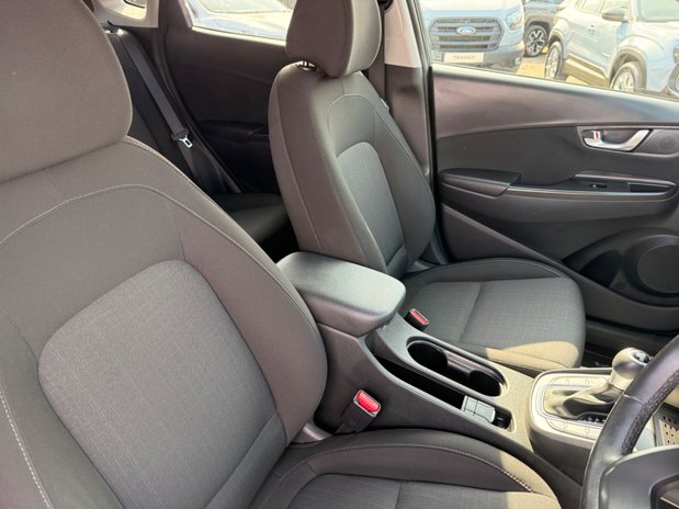 Hyundai KONA GDI PREMIUM 19
