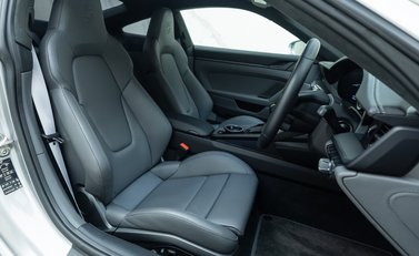 Porsche 911 GT3 TOURING (992) 15