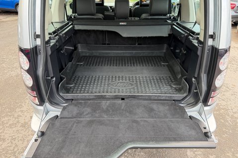 Land Rover Discovery SDV6 LANDMARK - ONE OWNER - 10 SERVICED INC CAMBELT 72
