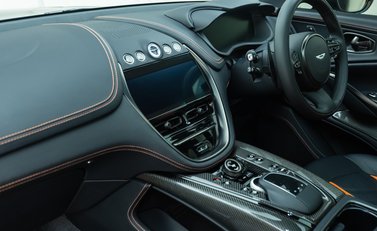 Aston Martin DBX 707 18