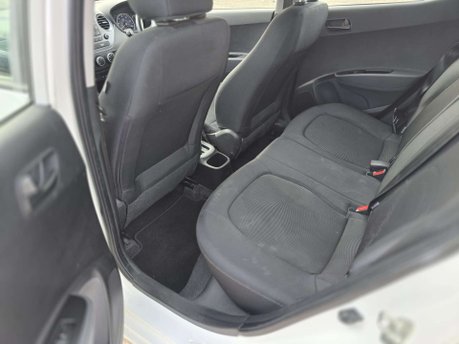 Hyundai i10 1.2 SE Hatchback 5dr Petrol Auto Euro 6 (87 ps) 31