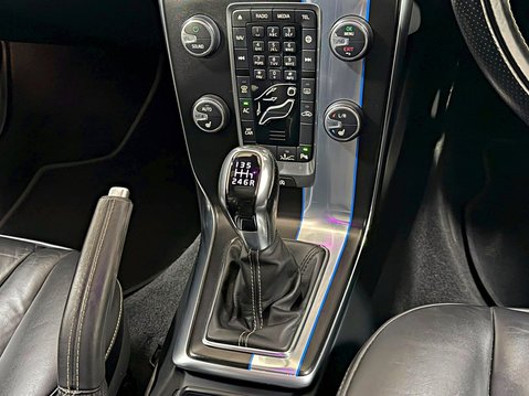 Volvo V40 R-DESIGN NAV D3 S/S 2.0 DIESEL MANUAL 19