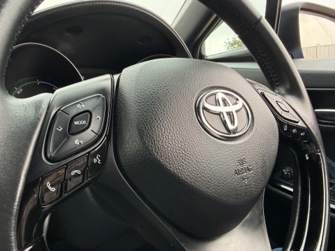 Toyota C-HR DESIGN AUTOMATIC 42