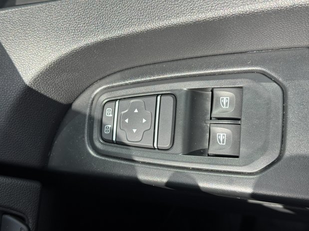 Renault Trafic SWB L1H1 [SOLD MM] Low Roof Advance SL30 Air Con Nav Sensors EURO 6 29