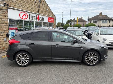 Ford Focus ST-LINE 9