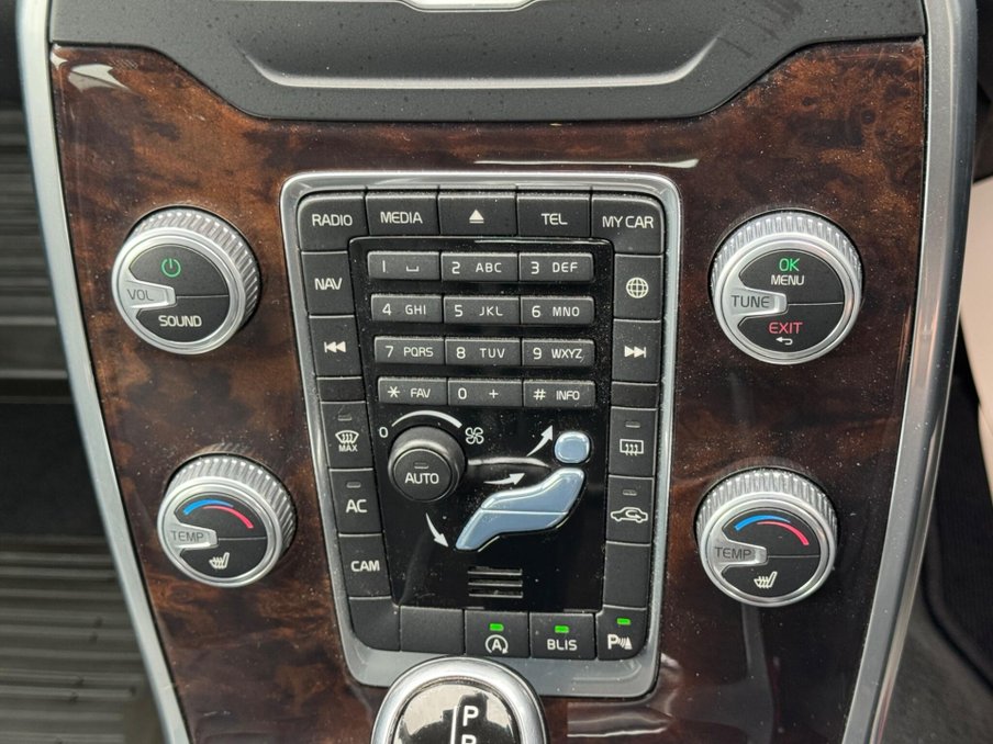 2015 Volvo V70 — image 26