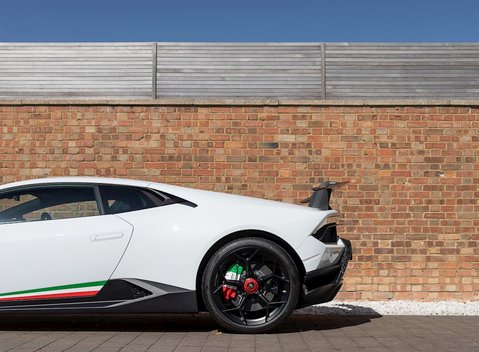 Lamborghini Huracan LP640-4 Performante 22