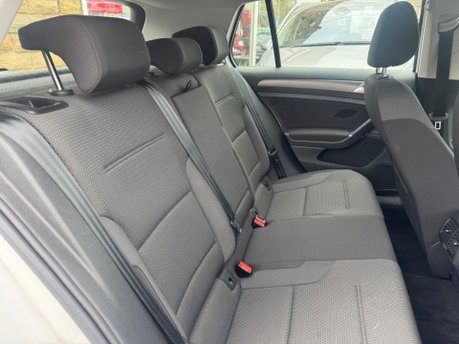 Volkswagen Golf E-GOLF 9