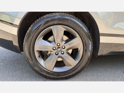 Land Rover Range Rover Velar 2.0 Range Rover Velar R-Dynamic S D MHEV Auto 4WD 5dr 38