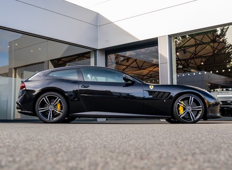 Ferrari GTC4 Lusso V12 2