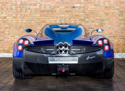 Pagani Huayra 5