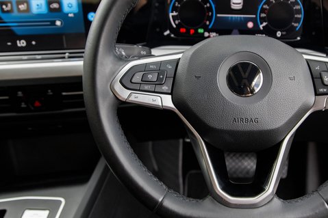 Volkswagen Golf LIFE ETSI DSG 18