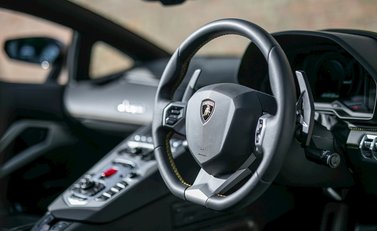 Lamborghini Aventador S LP740-4 Roadster 13